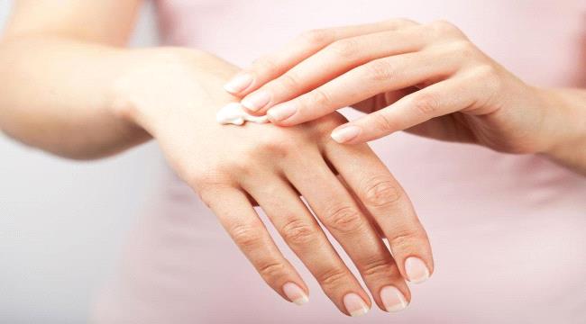 نصائح وخلطات طبيعية لتبيض اليدين ومفاصل الأصابع 