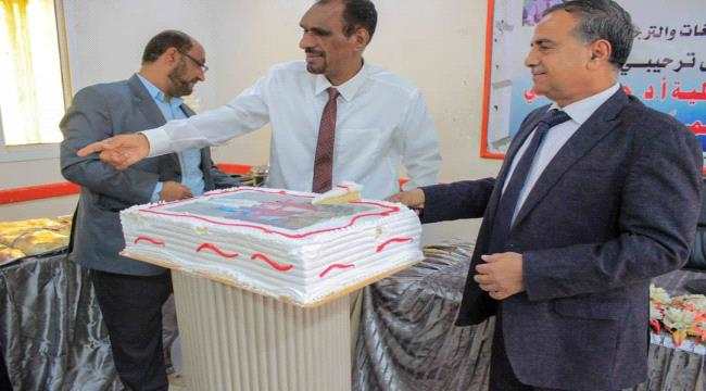 بحضور رئيس جامعة عدن..طاقم كلية اللغات والترجمة تقيم حفل استقبال عميد الكلية بعد عودته من رحلة علاجية