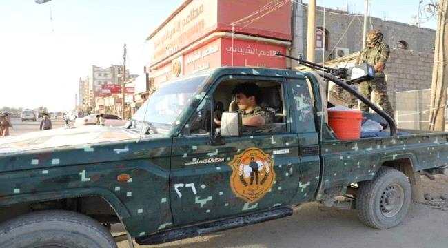 مسؤول أمني بتعز يختطف مواطنا ويروع النساء والأطفال