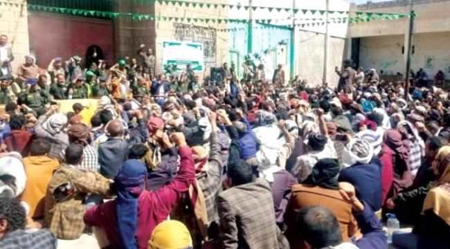 الشرق الاوسط : انقلابيو اليمن ينكلون بعشرات المعتقلين في صنعاء رداً على إضرابهم