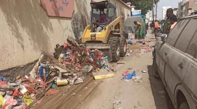 مدير عام المنصورة يؤكد حرص قيادة السلطة المحلية على إزالة المظاهر المشوهة وتنظيم الشوارع بالمديرية
