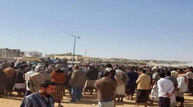 في موكب جنائزي مهيب شبوة : تودع الهامة التربوية أحمد رويس عوض