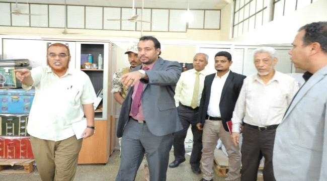 وزير التربية يتفقد على أوضاع المطبعة السرية بعدن