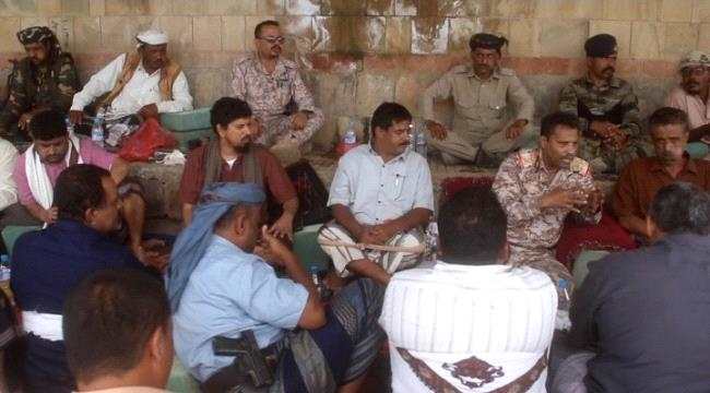 اجتماع عسكري بأبين يضع مهلة للقاعدة للافراج عن موظفي الامم المتحدة ويهدد باقتحام معسكرهم