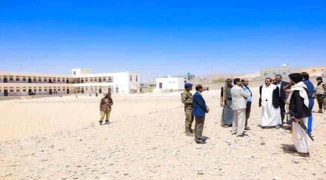 محافظ شبوة يوجه بإنشاء ثانوية خاصة للبنات غي عتق