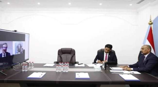 الرئيس القائد عيدروس الزُبيدي يبحث مستجدات الأوضاع في بلادنا مع القائم بالأعمال الروسي