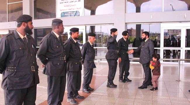قائد قوات حماية المنشآت يعود إلى عدن عقب رحلة علاجية