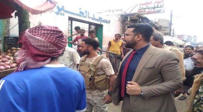 السقاف يقوم بزيارة ميدانية لتفقد إوضاع المواطنين بدارسعد