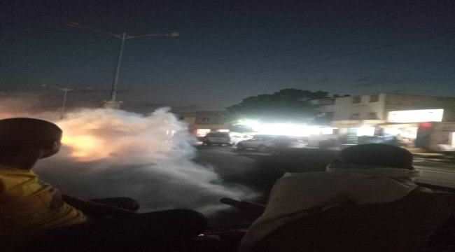 بتوجيهات مدير عام المديرية..عمال الصحة ينفذون حملة رش ضبابي بشوارع الشيخ عثمان