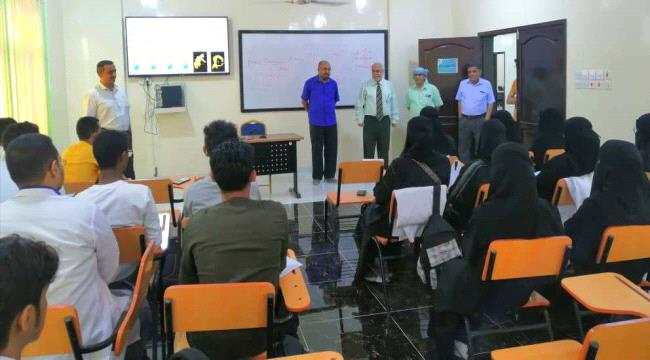 رئيس مجلس الأمناء ورئيس الجامعة يطلعان على سير أول عام دراسي لبرنامج الطب البشر في جامعة العرب بالمكلا