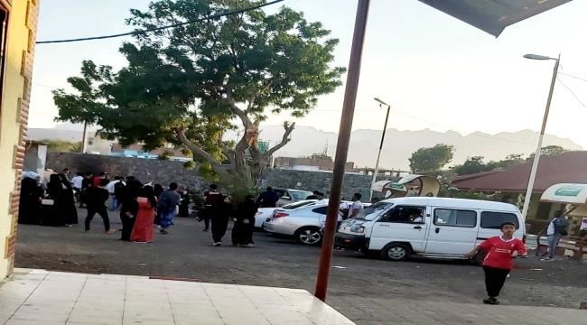 كلية اللغات و الترجمة جامعة عدن تستأنف الدراسة وتستعد لامتحانات الفصل الأول 