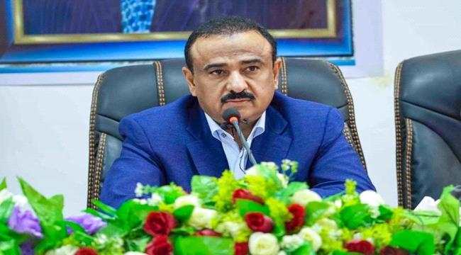 محافظ شبوة يصدر قرارا بإيقاف مدير عام مكتب الصحة ويكلف نائبه بتسيير أعمال المكتب