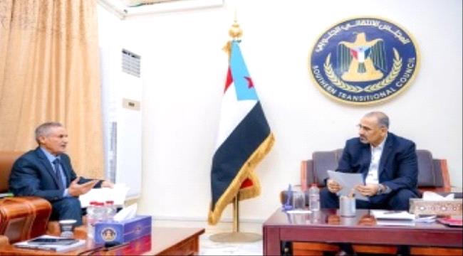 الرئيس الزُبيدي يشدد على سرعة إعادة تشغيل مصافي عدن