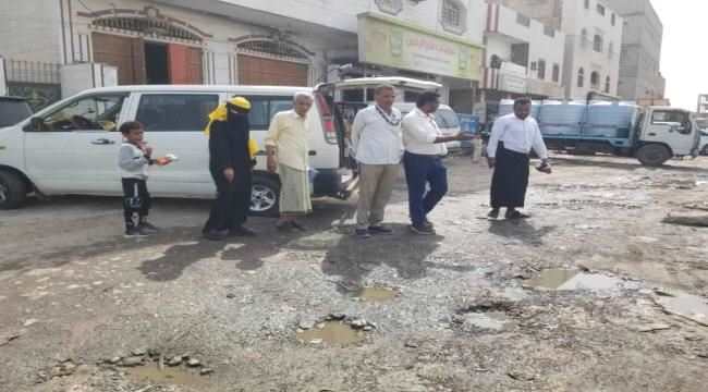 بتكلفة (165)مليون ريال..محلي الشيخ عثمان يسلم مشرع إنشاء شبكة الصرف الصحي بحي عبد القوي للجهات المنفذة