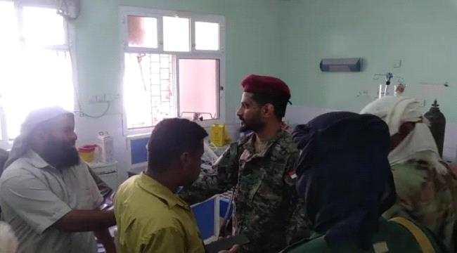 قائد قطاع لودر يتفقد موقع انفجار سوق المدينة ويزور جرحى الحادث