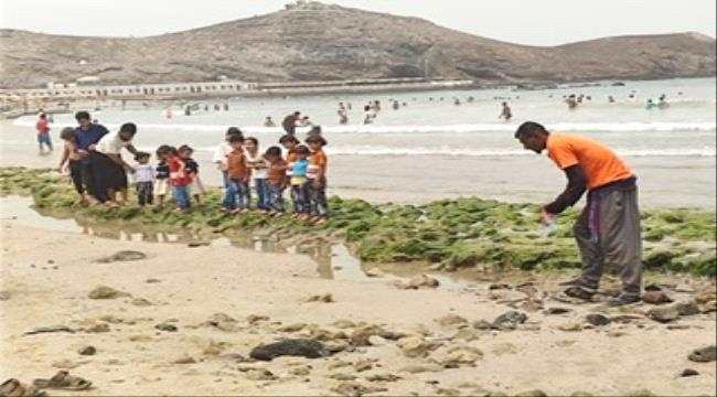 "أنعم" يواصل تفقده سير أعمال النظافة بعدد من مديريات عدن خلال إجازة عيد الأضحى المبارك