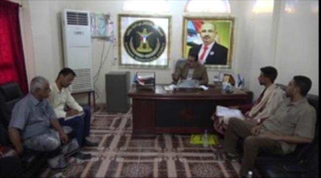 رئيس انتقالي لحج يطلع على إجراءات صرف بطاقات الهوية بمديرية الحوطة