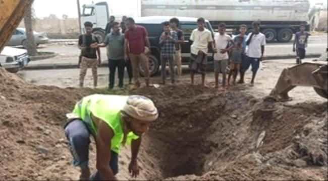مدير عام الشيخ عثمان يدشن مشروع تركيب شبكة الصرف الصحي في حي الإرسال بمنطقة عبدالقوي