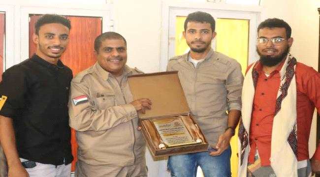 المجلس الطلابي بمديرية الديس الشرقية يُكرم رئيس انتقالي حضرموت