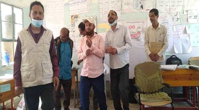 الضالع : مدير التربية بالازارق ومنسق برنامج نهج القرءة يتفقدون دورة برنامج معلمي نهج القراءة المبكرة بمحور تورصة