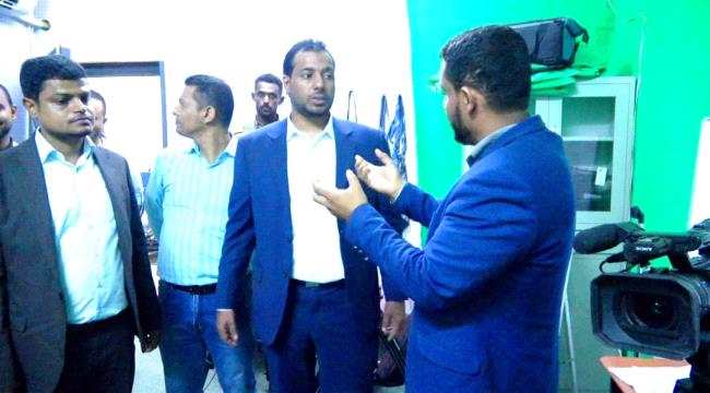 وزير التربية والتعليم العكبري يزور القناة التعليمية ويؤكد على أهمية دورها التعليمي النوعي