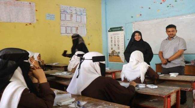 مدير عام الشيخ عثمان يدشن الامتحانات في عدد من مدارس المديرية