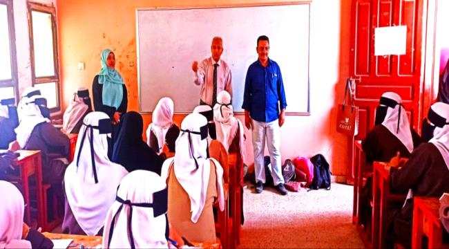 مدير عام مكتب التربية الدكتور الرقيبي يتفقد سير الاختبارات النهائية بمديرية المنصورة