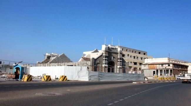 صحيفة دولية : سكان عدن يحاولون تجاوز آثار الحرب التي تركها الحوثيون