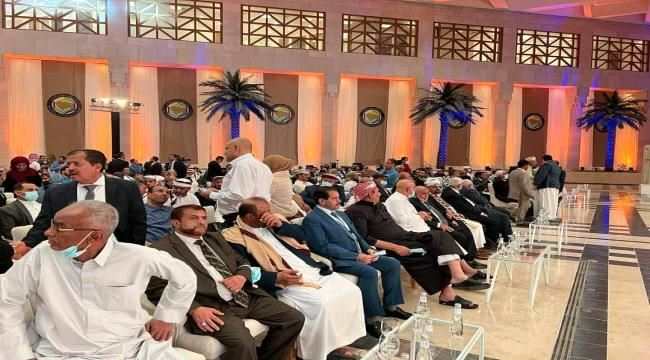 غياب هادي والاحمر ومعين عن مشاورات الرياض يثير جدلاً..ما السبب؟