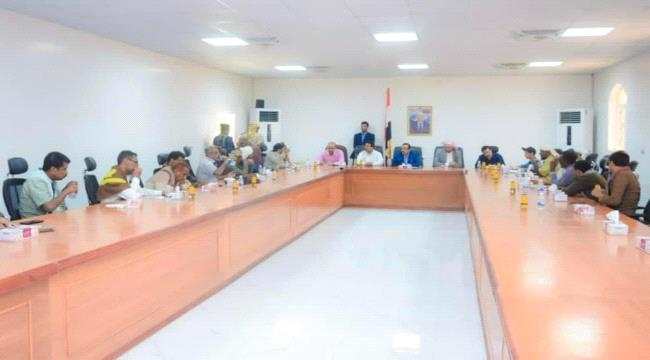 المحافظ بن الوزير يجتمع بالجمعيات السمكية ويناقش سبل النهوض بها ويشكل لجنة لمعالجة قضاياها في شبوة