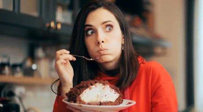 كيف يسبب السكر شيخوخة البشرة؟