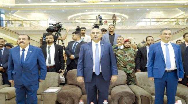 العرب اللندنية : الانتقالي الجنوبي يستغل ضعف الشرعية اليمنية لتحصيل مكاسب جديدة