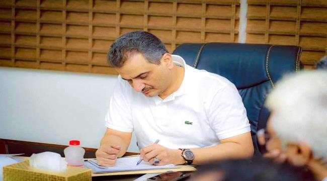 المحافظ لملس يوجه بالتحقيق مع المعتدين على المعملة مرام و إحالتهم الى النيابة العامة