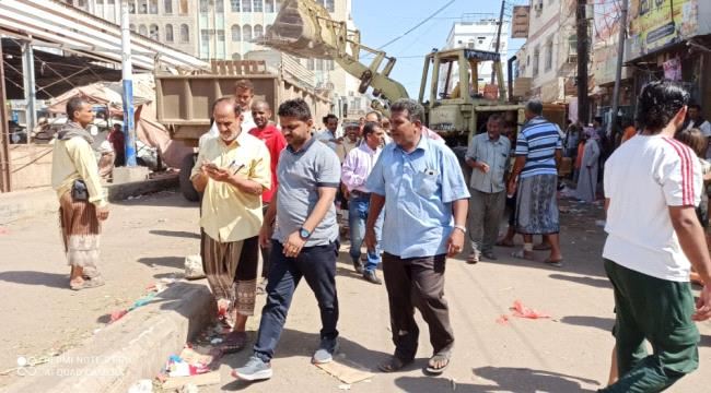 مدير عام الشيخ عثمان يؤكد الحرص على إستمرار إزالة الأسواق العشوائية والمظاهر المشوهة