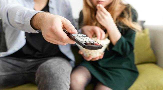 تعانين من القلق.. هل سمعتِ بظاهرة رومو؟