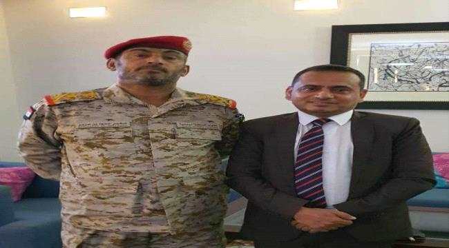 الفريق صغير بن عزيز يشيد بتضحيات أبناء ريمة في مواجهة الحوثي