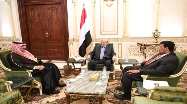 هادي والعليمي يحرقان ارشيف الرئاسة بالكامل