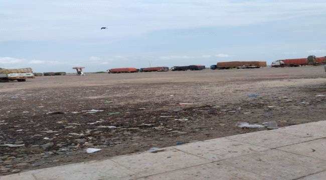سائقو الشاحنات يطالبون برفع نقاط الجباية من على خط عدن - ابين