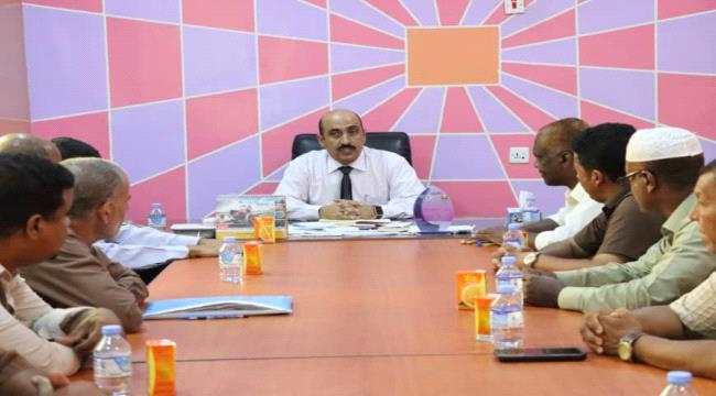 مدير تربية حضرموت الساحل يزور مديرية الشحر ويطلع على سير الدراسة ويدشن الاختبار الشهري الثاني للفصل الدراسي الأول من العام الحالي