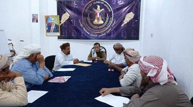 نائب رئيس انتقالي المهرة يلتقي اللجنة التحضيرية لإشهار الاتحاد التعاوني السمكي لصيادي الجنوب بالمحافظة