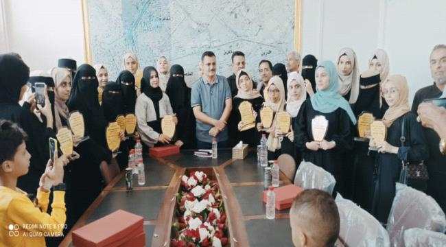 مدير عام المنصورة يؤكد إهتمام قيادة السلطة المحلية بالمبرزين والمبدعين والموهوبين