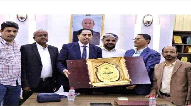 وزير الشباب والرياضة يلتقي إدارة نادي شباب مكيراس بمحافظة البيضاء واللجنة المنظمة لدوري باصغير