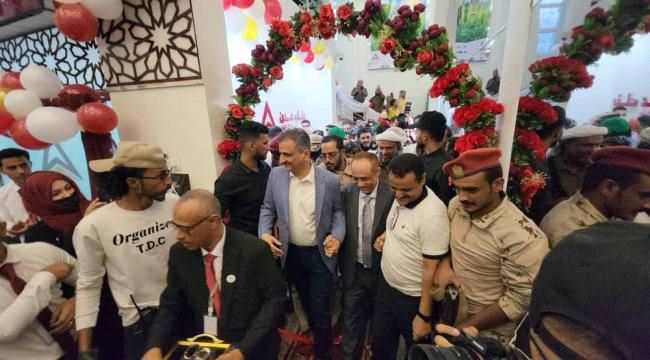 افتتح اليوم كأكبر بنك منذ عقود.. تعرف على الخدمات والرسالة التي يحملها بنك عدن للتمويل الأصغر 