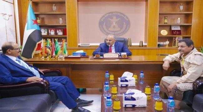 الرئيس الزُبيدي يجدد دعمه للسلطة المحلية بشبوة وجهودها لتطبيع الحياة بالمحافظة