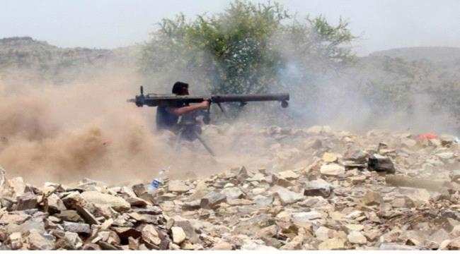  استشهاد جندي وإصابة مصور حربي في جبهة شمال الضالع