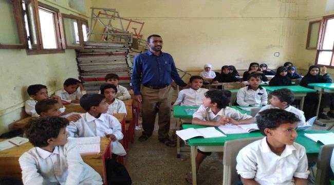 مدير عام مكتب التربية بمحافظة البيضاء يتفقد مدارس نعمان وناطع