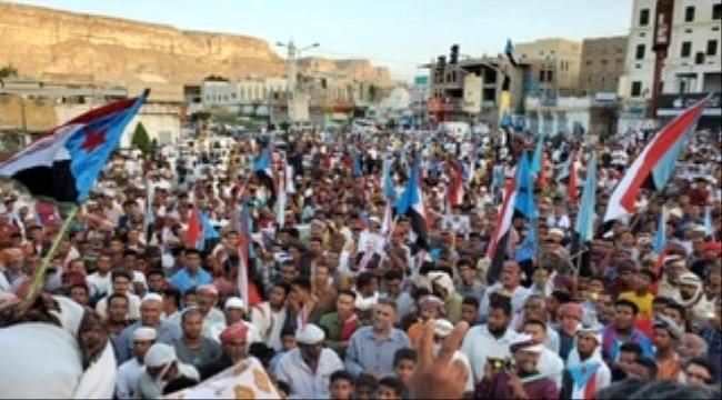 يحدث الان : تظاهرة حاشدة بسيئون تطالب بتنفيذ الشق العسكري من اتفاق الرياض ورحيل المنطقة الاولى من الوادي