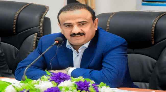 محافظ شبوة يناقش مع إدارة الغرفة التجارية والصناعية فرص الاستثمار التي تتمتع بها المحافظة