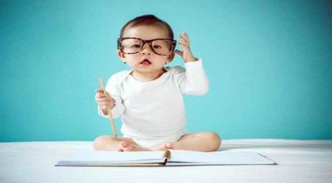 تصرفات لافتة تدل على ذكاء رضيعك المبكر