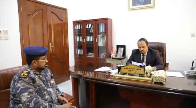 محافظ حضرموت يُشيد بيقظة منتسبي إدارة مكافحة المخدرات